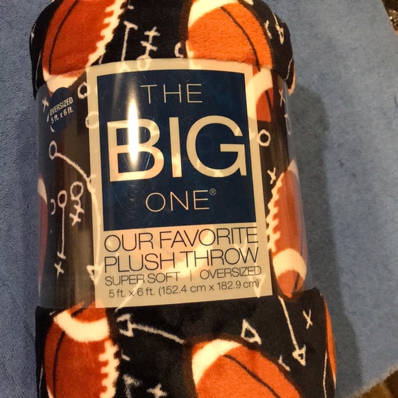 NWT Super Soft Plush Throw - Picture 1 of 3